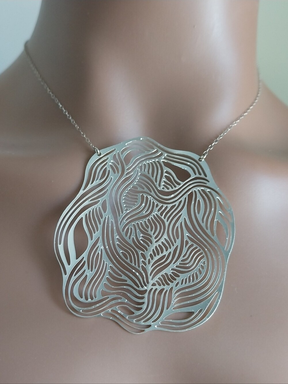 Intricate Silver Filigree Cutout Pendant Necklace - Women Jewelry - Picture 3 of 14